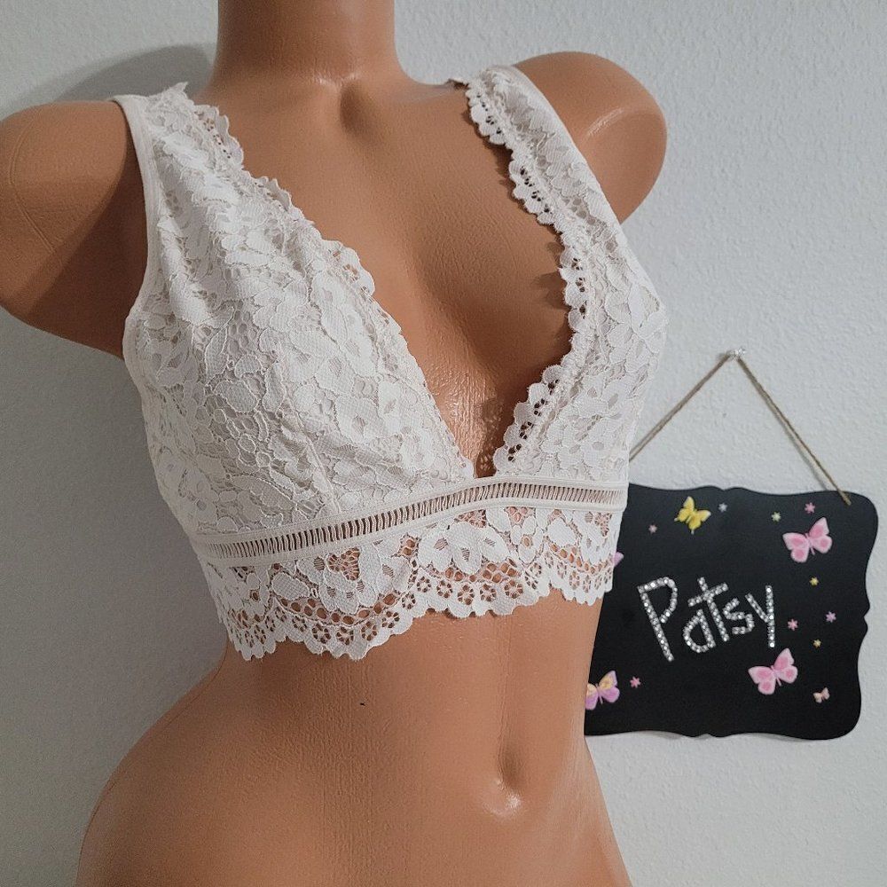 NWT VICTORIA'S SECRET Crochet Lace Bralette  Large 940 - Picture 2 of 5